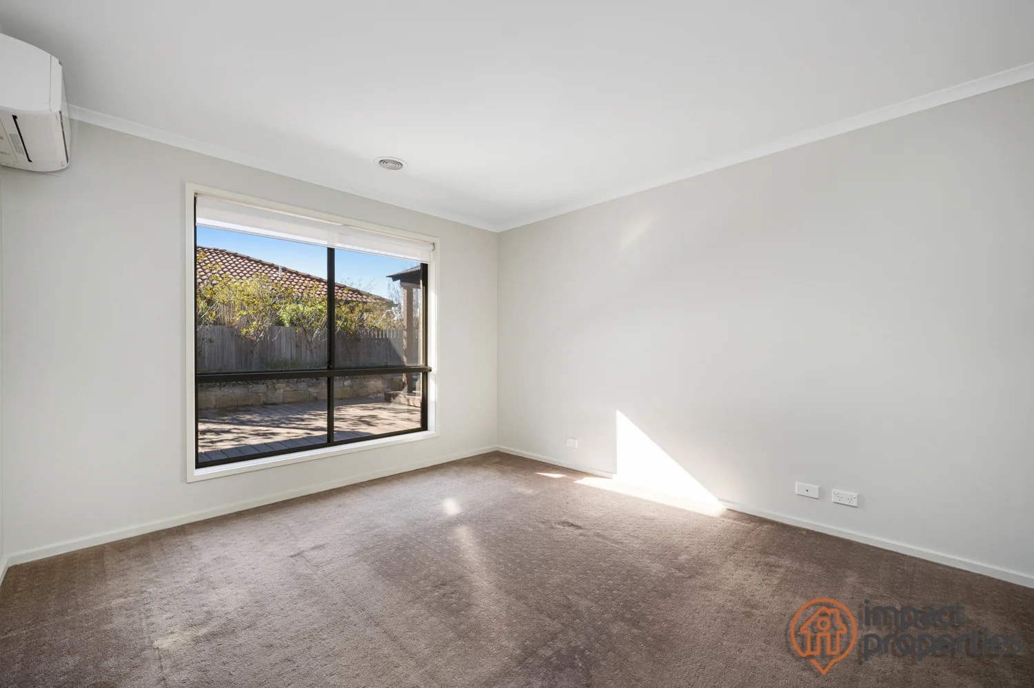 Photo of 4 Clendinnen Street, Dunlop ACT 2615