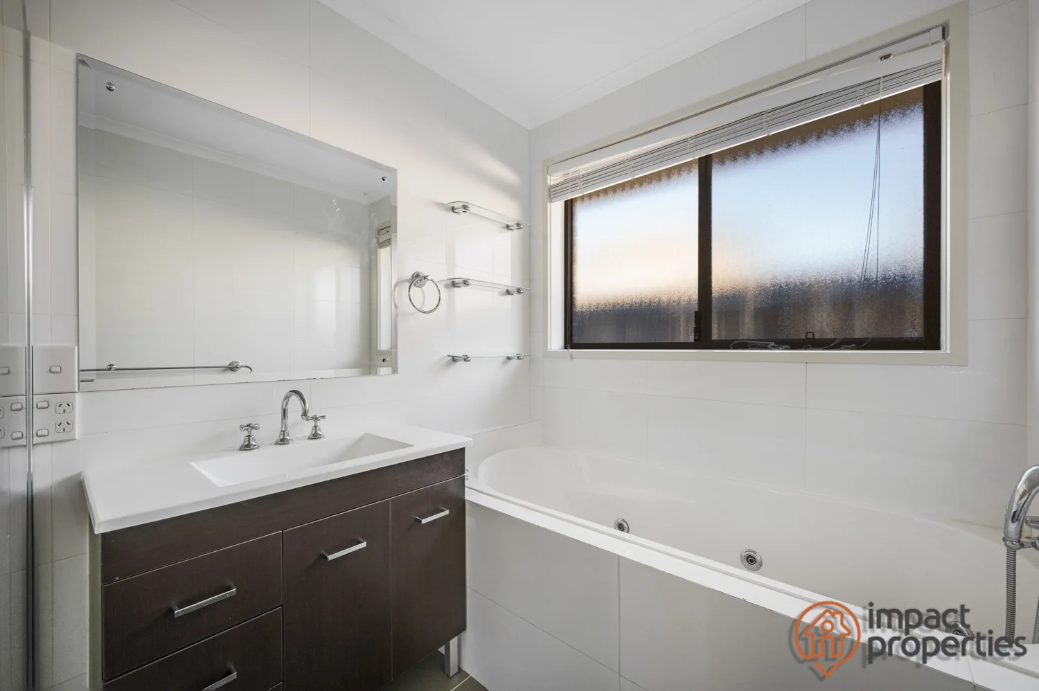 Photo of 4 Clendinnen Street, Dunlop ACT 2615