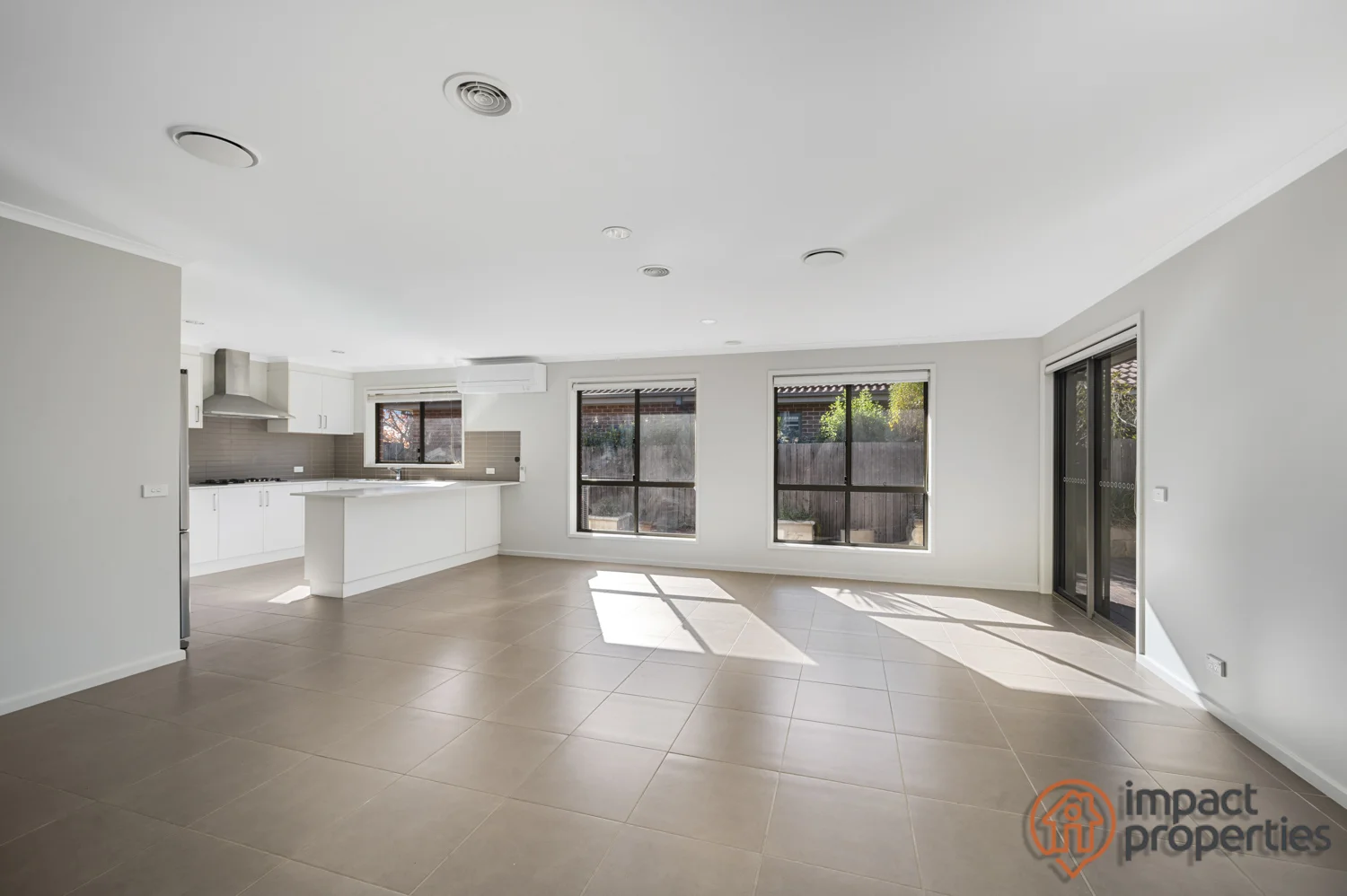 Photo of 4 Clendinnen Street, Dunlop ACT 2615