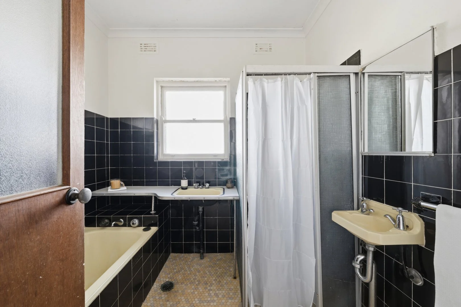 Photo of 104 Hopetoun Circuit, Yarralumla ACT 2600